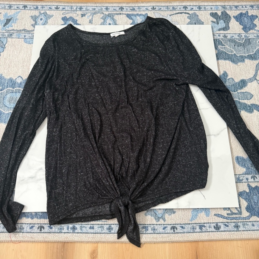 Antistar tie in front black top